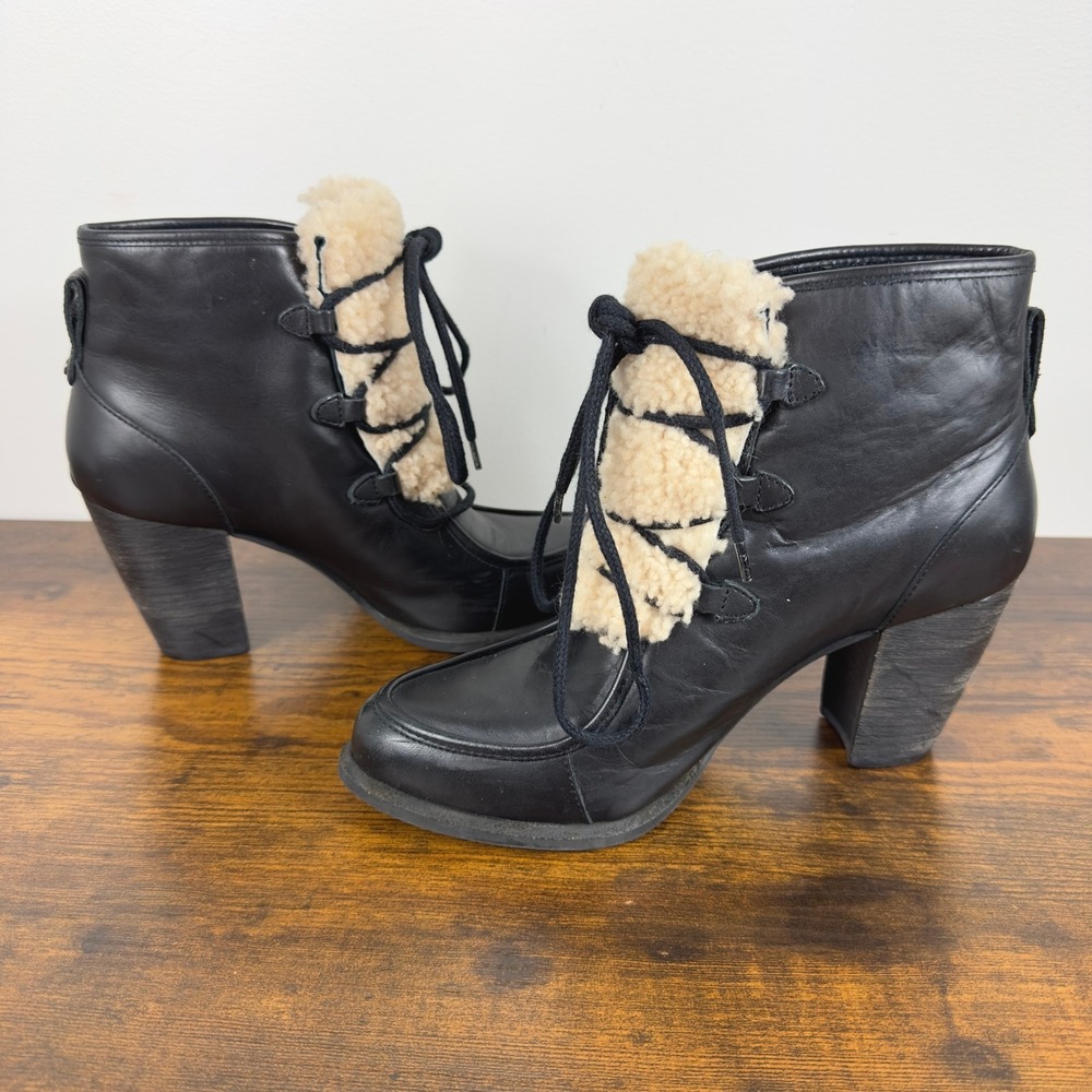 UGG Analise Exposed Fur Boots 5 Black Leather Sheepskin Cuff Lace Up Cabincore